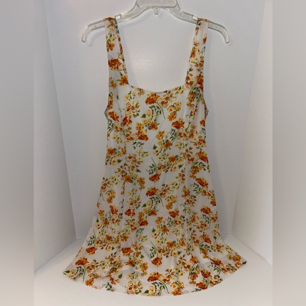 Lulus Day Date white, orange floral‎ dress, fully lined, tie back sz Medium